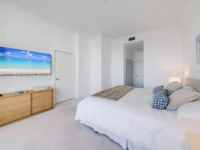 2-bedroom condo for rent in Miami - 888 Brickell Key Dr 2610 - MondialRealty