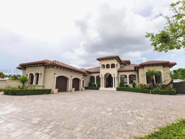 7-bedroom home for sale in Miami - 2835 SW 132nd Ave - MondialRealty