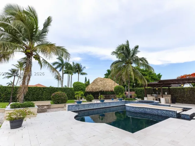 7-bedroom home for sale in Miami - 2835 SW 132nd Ave - MondialRealty