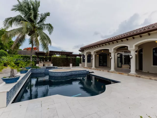 7-bedroom home for sale in Miami - 2835 SW 132nd Ave - MondialRealty
