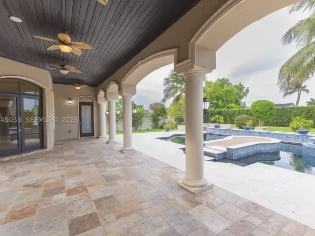 7-bedroom home for sale in Miami - 2835 SW 132nd Ave - MondialRealty
