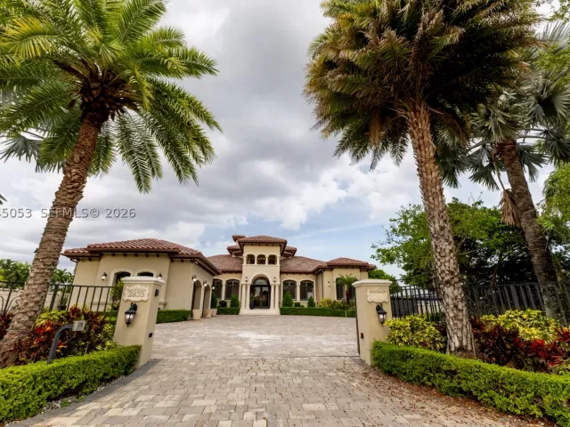 7-bedroom home for sale in Miami - 2835 SW 132nd Ave - MondialRealty