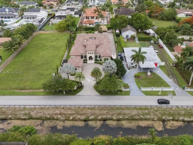 7-bedroom home for sale in Miami - 2835 SW 132nd Ave - MondialRealty