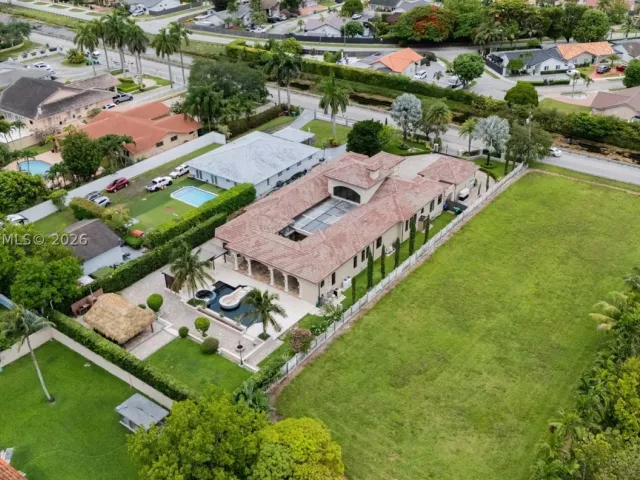 7-bedroom home for sale in Miami - 2835 SW 132nd Ave - MondialRealty