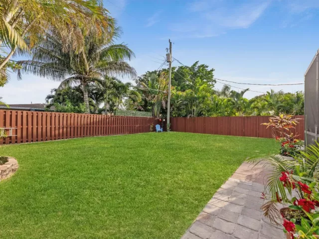 2-bedroom home for sale in Fort Lauderdale - 636 NE 16th Court - MondialRealty