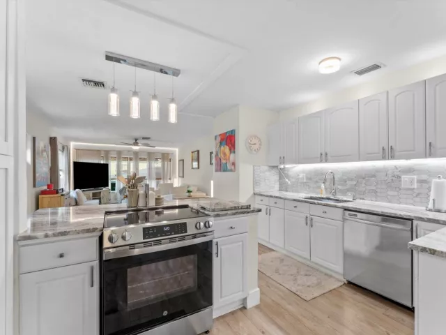 2-bedroom home for sale in Fort Lauderdale - 636 NE 16th Court - MondialRealty