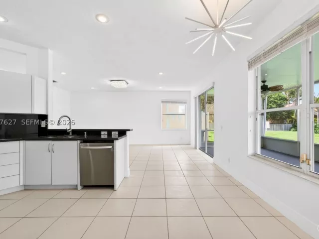 4-bedroom home for sale in Boca Raton - 9535 Fox Trot Ln - MondialRealty