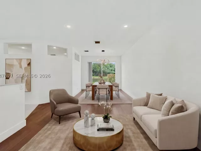 4-bedroom home for sale in Boca Raton - 9535 Fox Trot Ln - MondialRealty