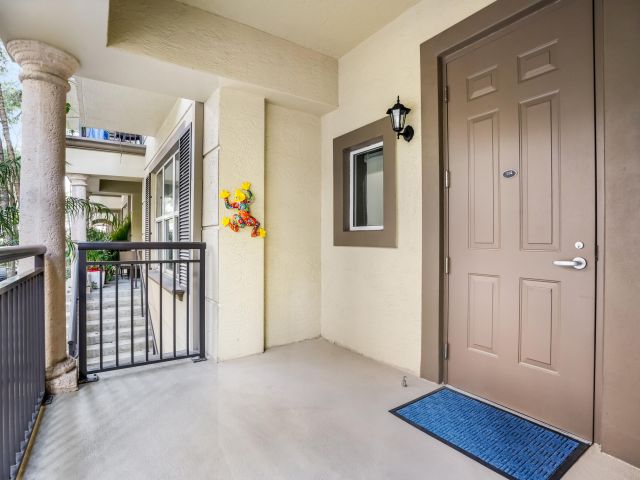 2-bedroom home for sale in Wilton Manors - 2609 NE 14th Avenue 114 - MondialRealty