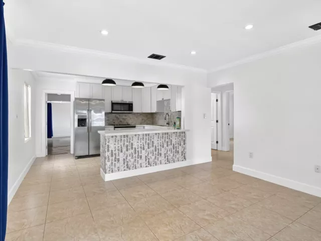 3-bedroom home for sale in Hollywood - 2427 Harding Street - MondialRealty