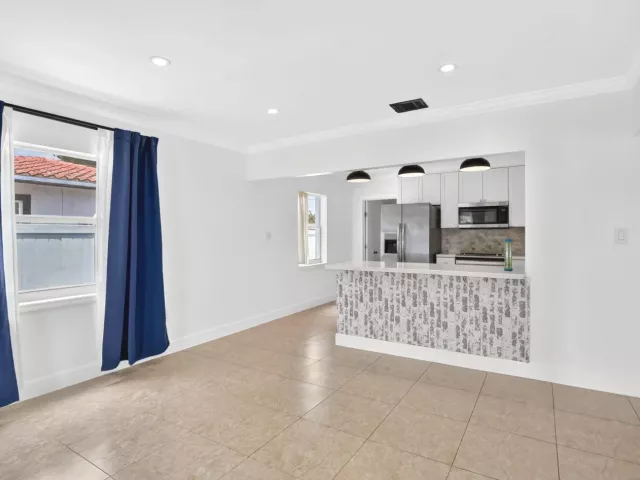 3-bedroom home for sale in Hollywood - 2427 Harding Street - MondialRealty