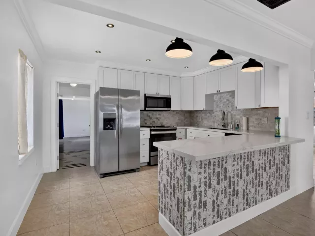 3-bedroom home for sale in Hollywood - 2427 Harding Street - MondialRealty