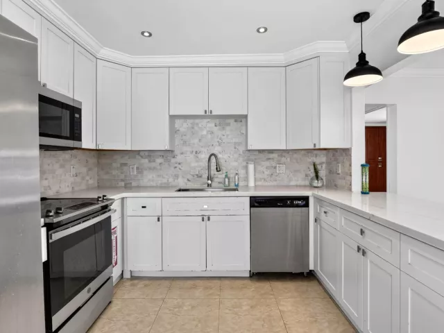 3-bedroom home for sale in Hollywood - 2427 Harding Street - MondialRealty