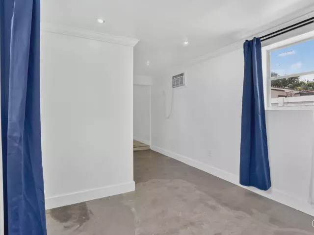 3-bedroom home for sale in Hollywood - 2427 Harding Street - MondialRealty