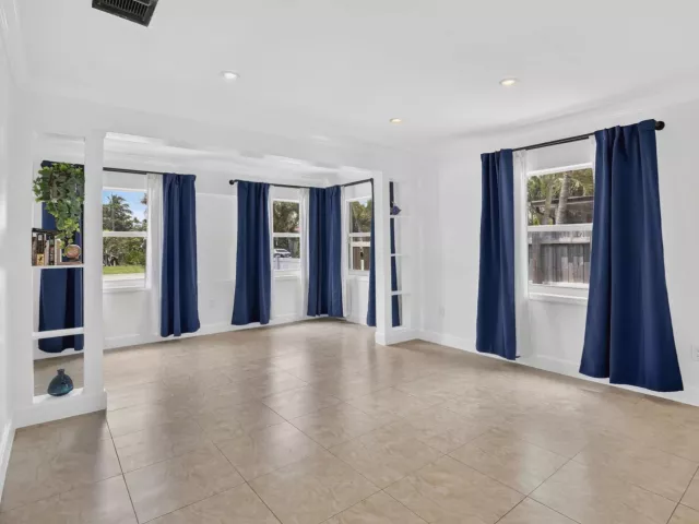 3-bedroom home for sale in Hollywood - 2427 Harding Street - MondialRealty