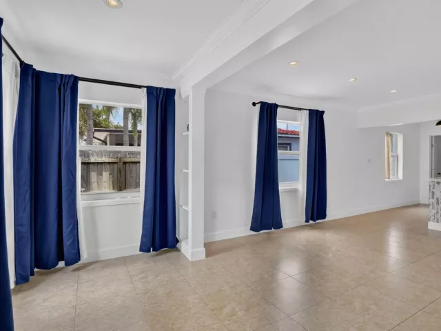 3-bedroom home for sale in Hollywood - 2427 Harding Street - MondialRealty