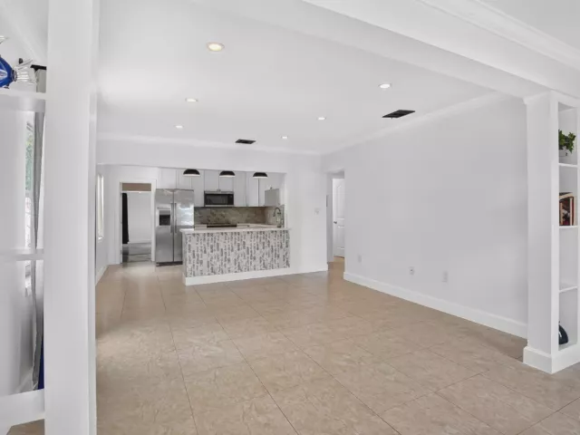 3-bedroom home for sale in Hollywood - 2427 Harding Street - MondialRealty