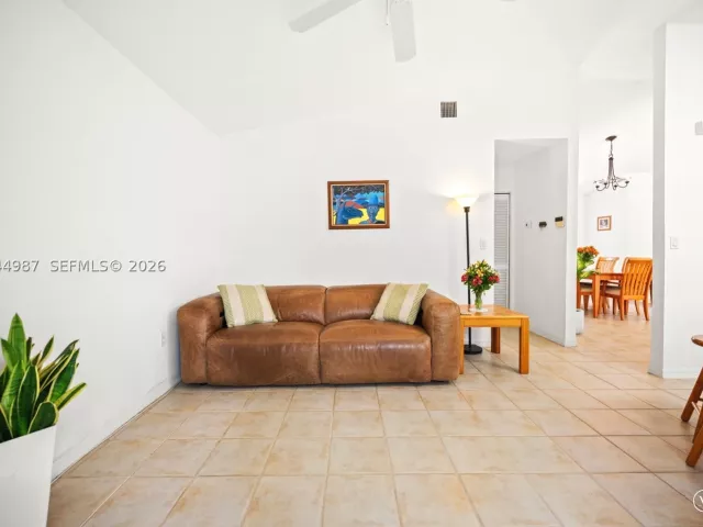 3-bedroom home for sale in Miami - 18061 SW 152nd Ct - MondialRealty
