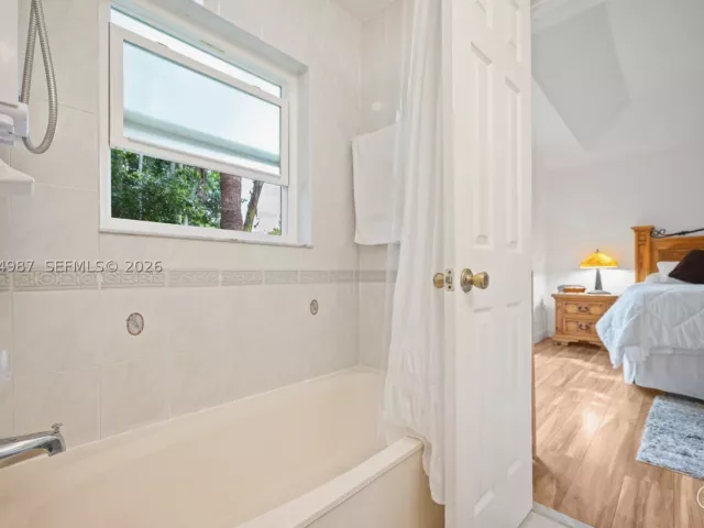 3-bedroom home for sale in Miami - 18061 SW 152nd Ct - MondialRealty