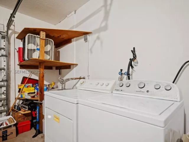 3-bedroom home for sale in Miami - 18061 SW 152nd Ct - MondialRealty