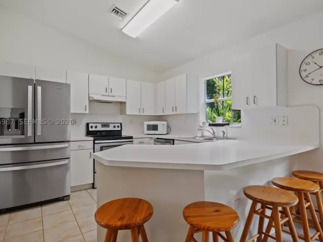 3-bedroom home for sale in Miami - 18061 SW 152nd Ct - MondialRealty