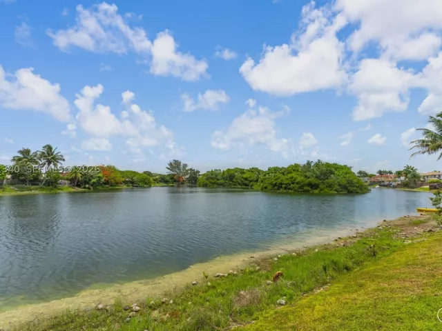4-bedroom home for sale in Miami - 16335 SW 81 St - MondialRealty