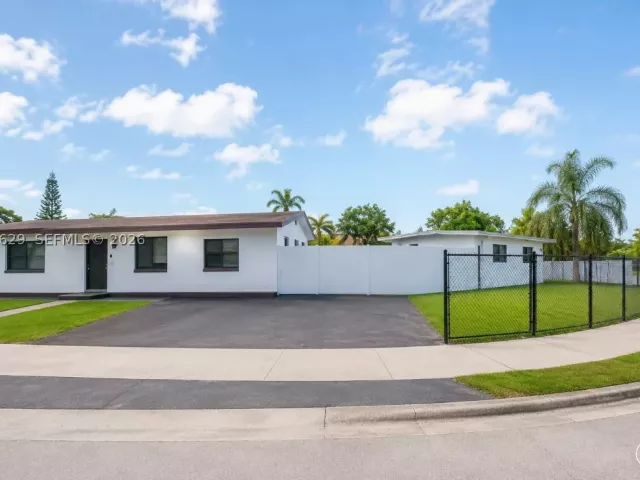 4-bedroom home for sale in Miami - 10955 SW 223rd St - MondialRealty