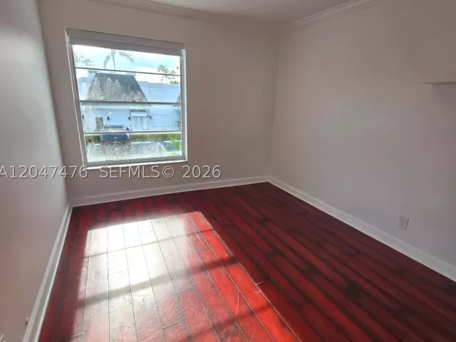 3-bedroom home for rent in Hallandale Beach - 926 NE 27th Ave 926 - MondialRealty