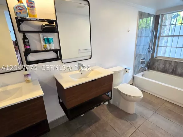 3-bedroom home for rent in Hallandale Beach - 926 NE 27th Ave 926 - MondialRealty