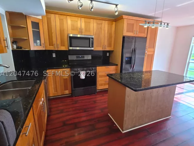 3-bedroom home for rent in Hallandale Beach - 926 NE 27th Ave 926 - MondialRealty