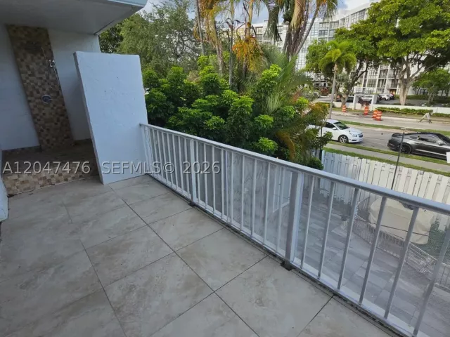 3-bedroom home for rent in Hallandale Beach - 926 NE 27th Ave 926 - MondialRealty