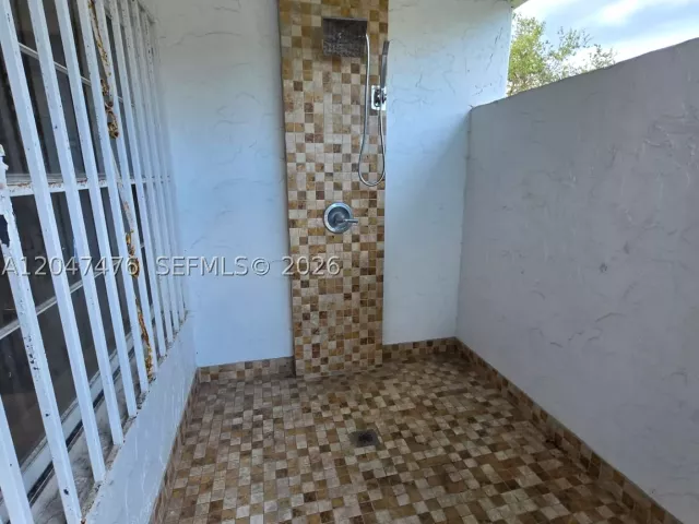 3-bedroom home for rent in Hallandale Beach - 926 NE 27th Ave 926 - MondialRealty