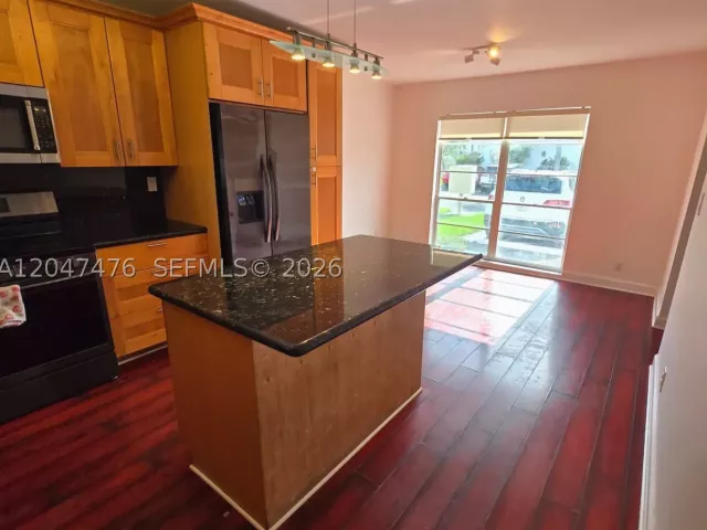 3-bedroom home for rent in Hallandale Beach - 926 NE 27th Ave 926 - MondialRealty