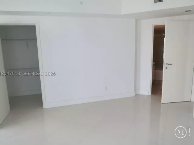 1-bedroom condo for sale in Miami - 1300 Brickell Bay Dr 1110 - MondialRealty