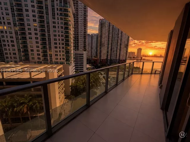 1-bedroom condo for sale in Miami - 1300 Brickell Bay Dr 1110 - MondialRealty