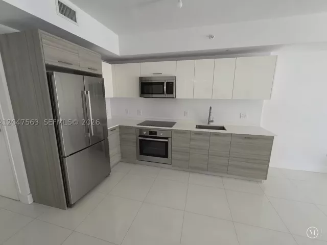 1-bedroom condo for sale in Miami - 1300 Brickell Bay Dr 1110 - MondialRealty