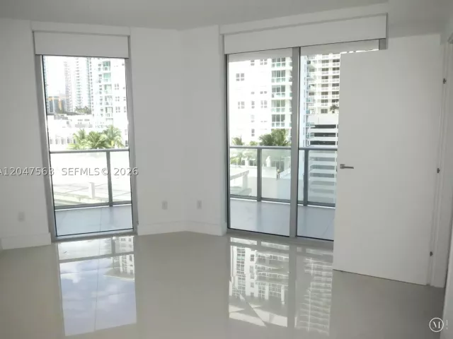 1-bedroom condo for sale in Miami - 1300 Brickell Bay Dr 1110 - MondialRealty