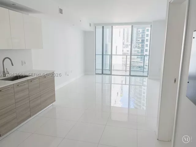 1-bedroom condo for sale in Miami - 1300 Brickell Bay Dr 1110 - MondialRealty