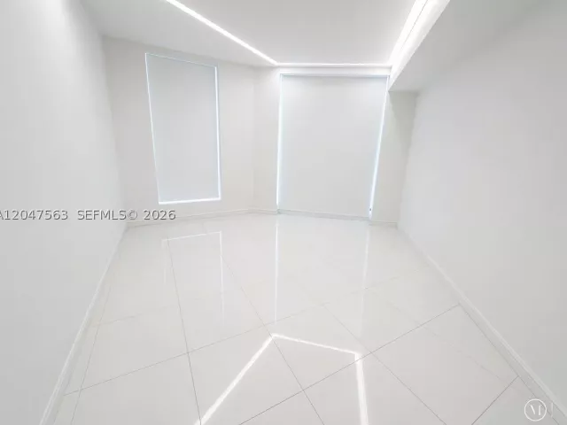 1-bedroom condo for sale in Miami - 1300 Brickell Bay Dr 1110 - MondialRealty