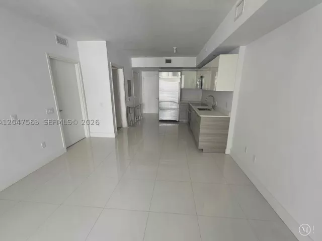 1-bedroom condo for sale in Miami - 1300 Brickell Bay Dr 1110 - MondialRealty