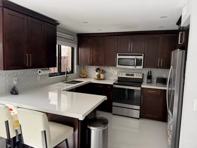 3-bedroom home for sale in Miami - 10171 SW 137th Ct - MondialRealty