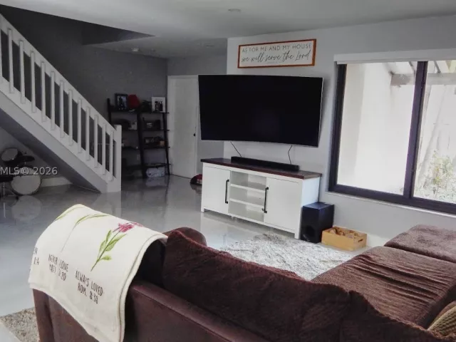 3-bedroom home for sale in Miami - 10171 SW 137th Ct - MondialRealty