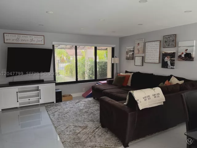 3-bedroom home for sale in Miami - 10171 SW 137th Ct - MondialRealty