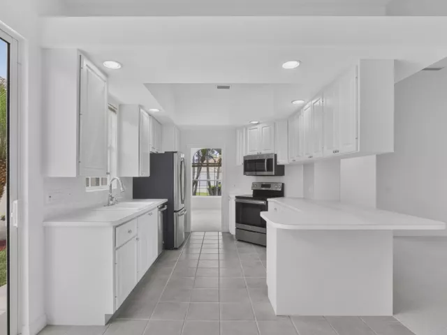 4-bedroom home for sale in West Palm Beach - 2625 Kittbuck Way - MondialRealty