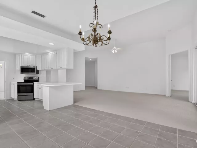 4-bedroom home for sale in West Palm Beach - 2625 Kittbuck Way - MondialRealty