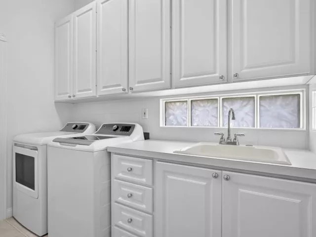 4-bedroom home for sale in West Palm Beach - 2625 Kittbuck Way - MondialRealty