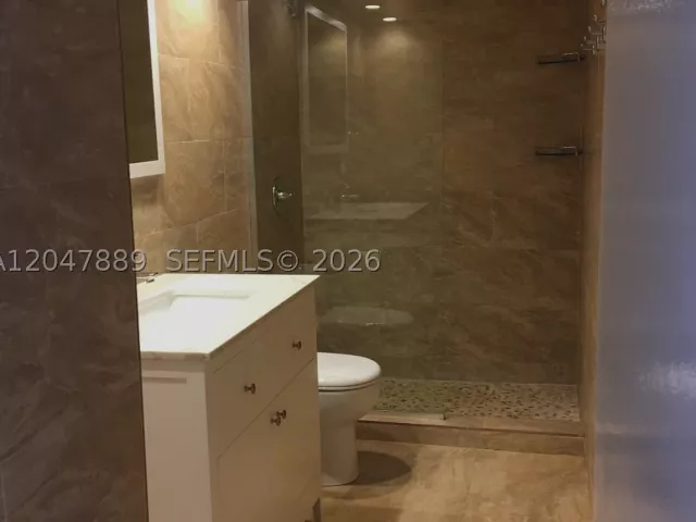1-bedroom condo for sale in Miami Beach - 5700 Collins Ave 6J - MondialRealty