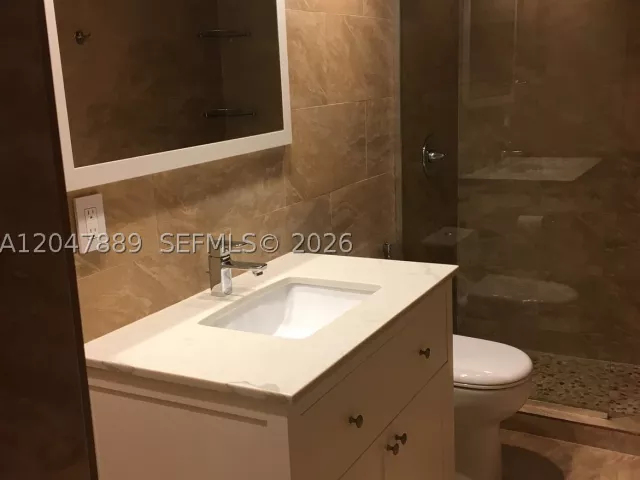1-bedroom condo for sale in Miami Beach - 5700 Collins Ave 6J - MondialRealty