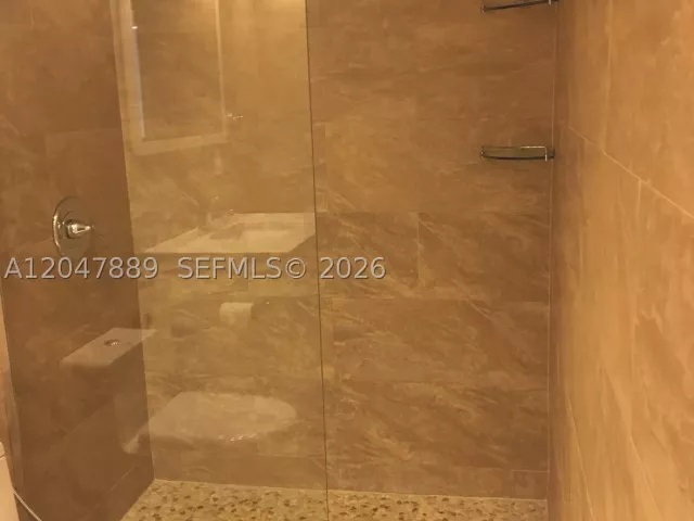 1-bedroom condo for sale in Miami Beach - 5700 Collins Ave 6J - MondialRealty