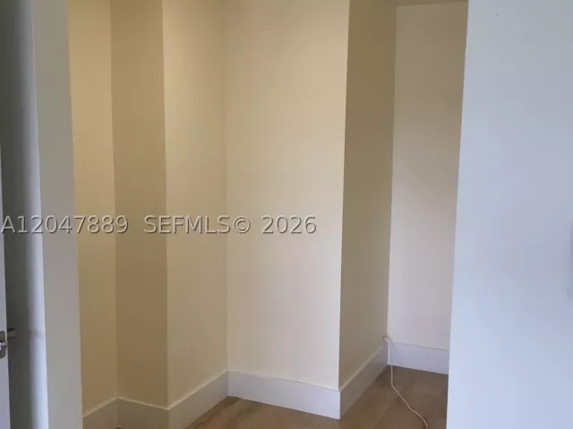 1-bedroom condo for sale in Miami Beach - 5700 Collins Ave 6J - MondialRealty